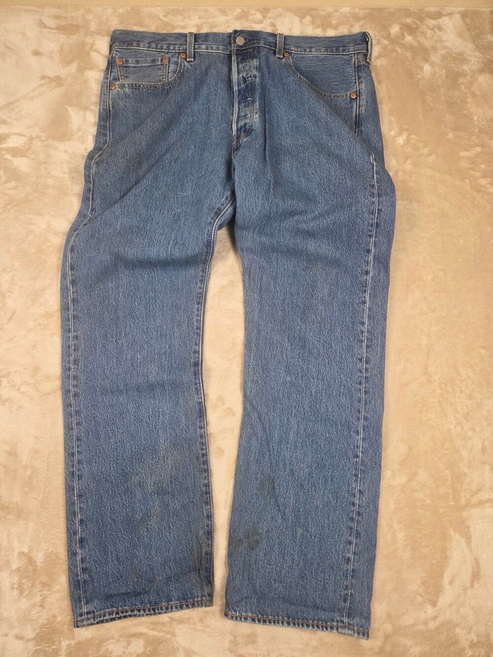 Levi's 501 Original Fit jeans in a classic light-to-medium stonewash blue 38x32